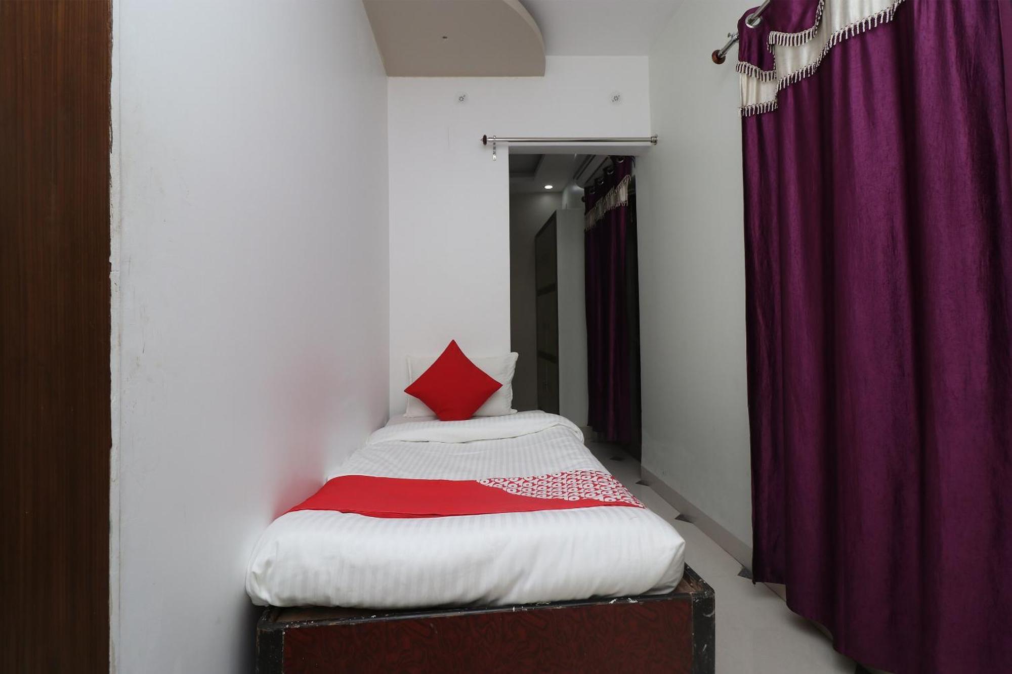 Hotel O Swastik Resort Colonelganj Bagian luar foto