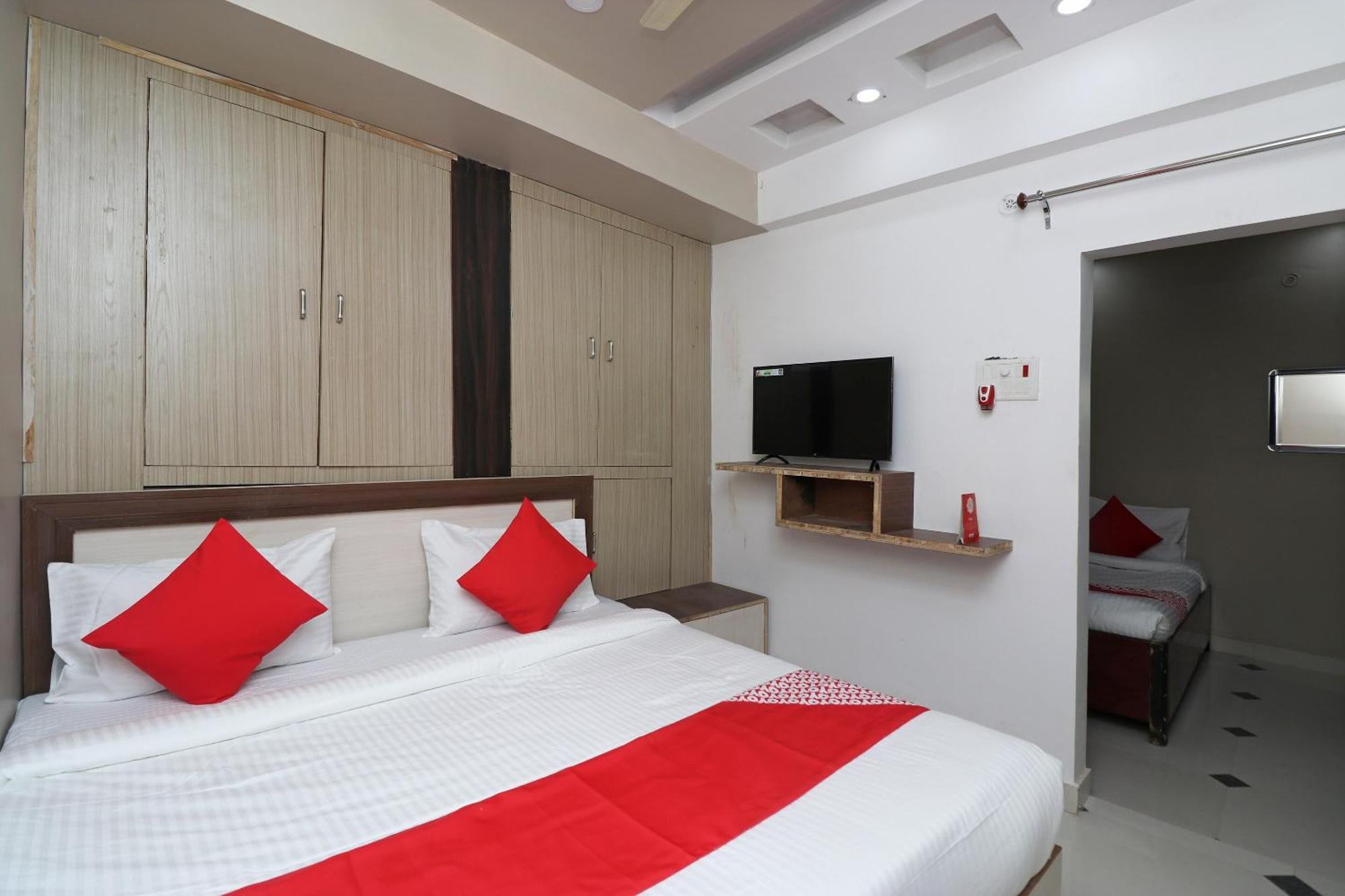 Hotel O Swastik Resort Colonelganj Bagian luar foto