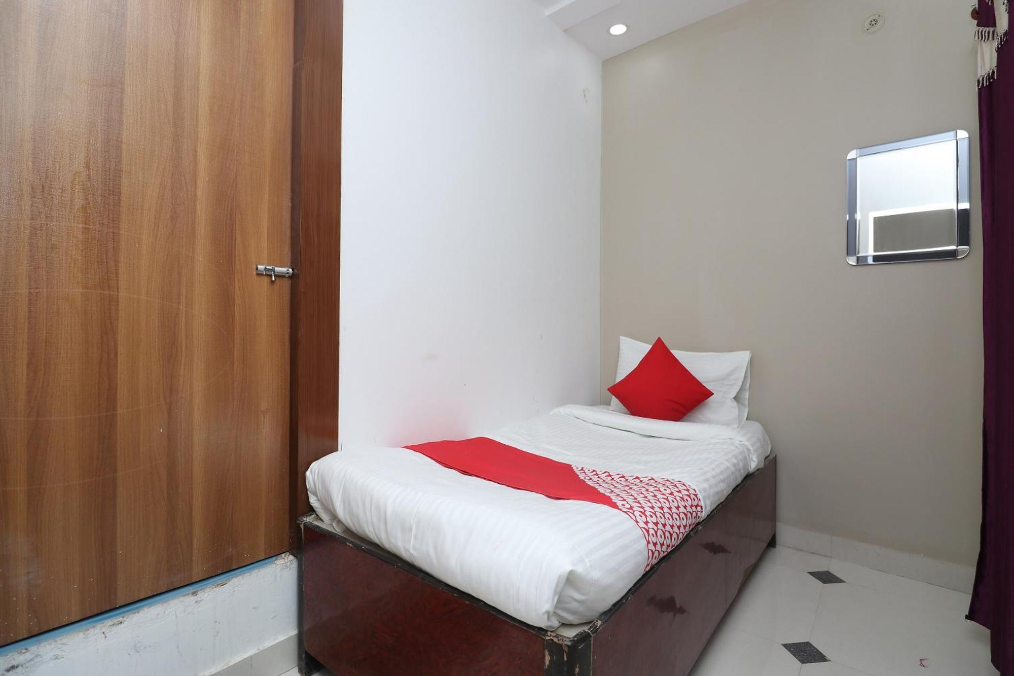 Hotel O Swastik Resort Colonelganj Bagian luar foto